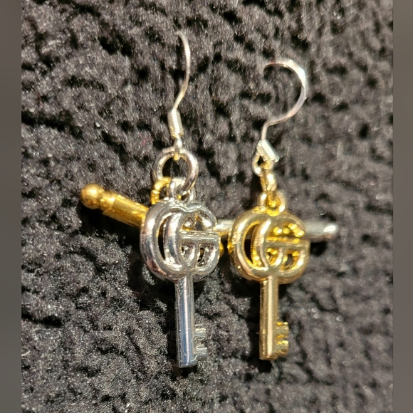 GUCCI Mixed Metal Key Earrings - Picture 6 of 6